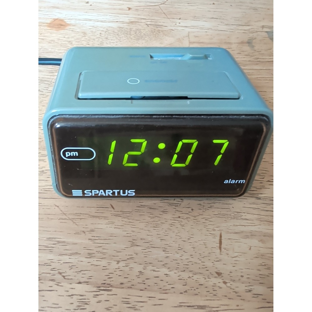 Spartus Digital Alarm Clock Grey Snooze Plug-In Electric Vintage (Tested)